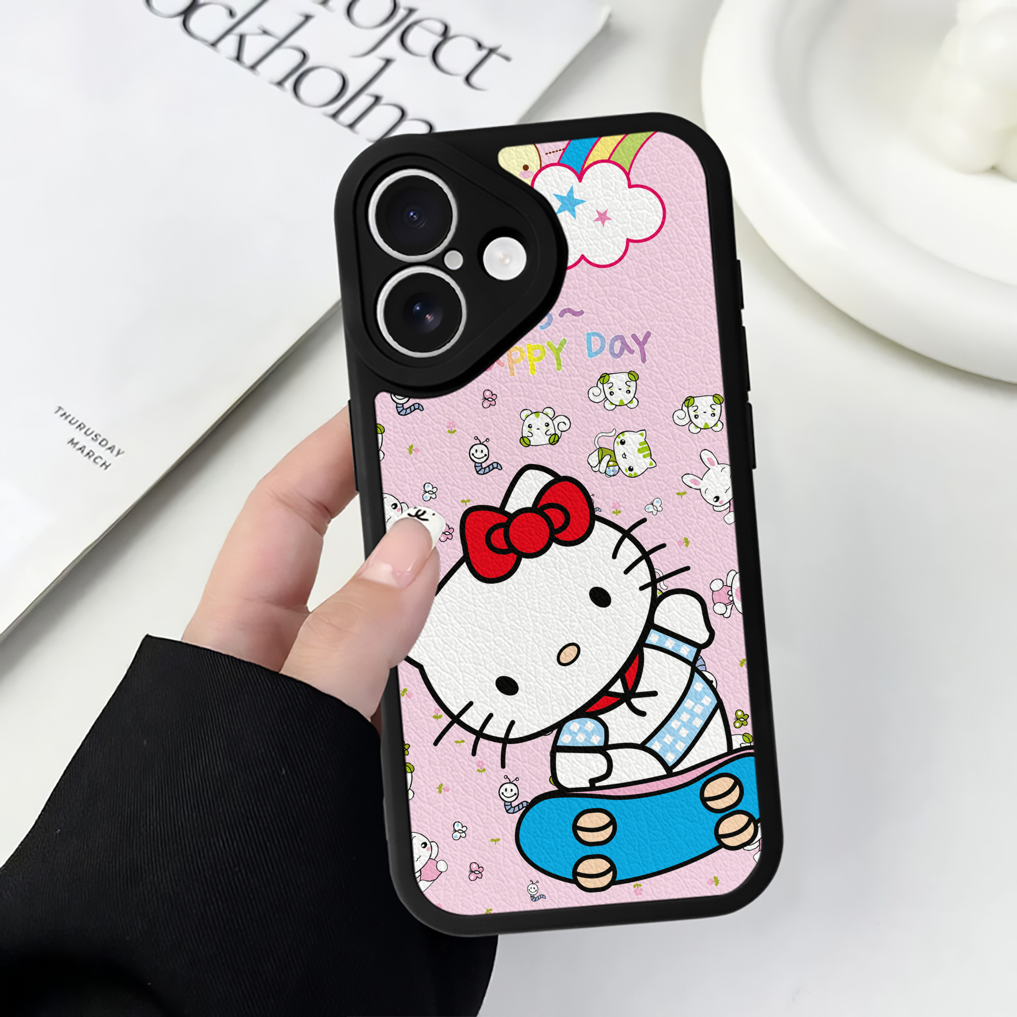 （画像用） Hello Kitty ハローキティ 【iPhone 16シリーズ対応】シリコンスマホケース（レザー調） 材質：シリコン